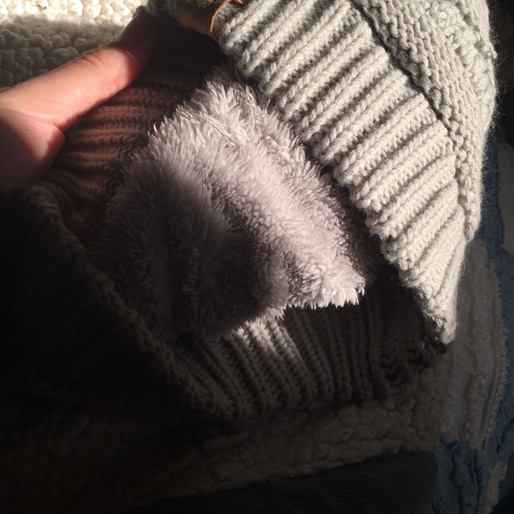 Winter hat - Picture 2 of 3